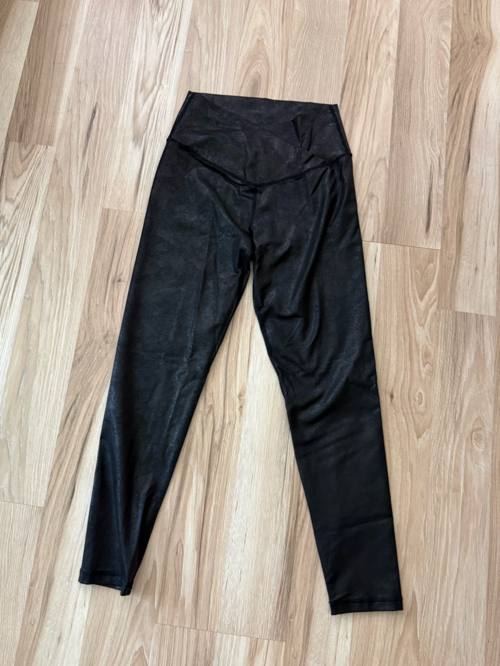 Aerie offline crossover faux leather leggings size medium short